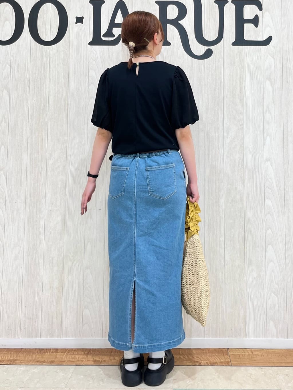 shiiさんの「SHOO･LA･RUE｜◆ペーパーフリルトートバッグ」を使ったコーディネート