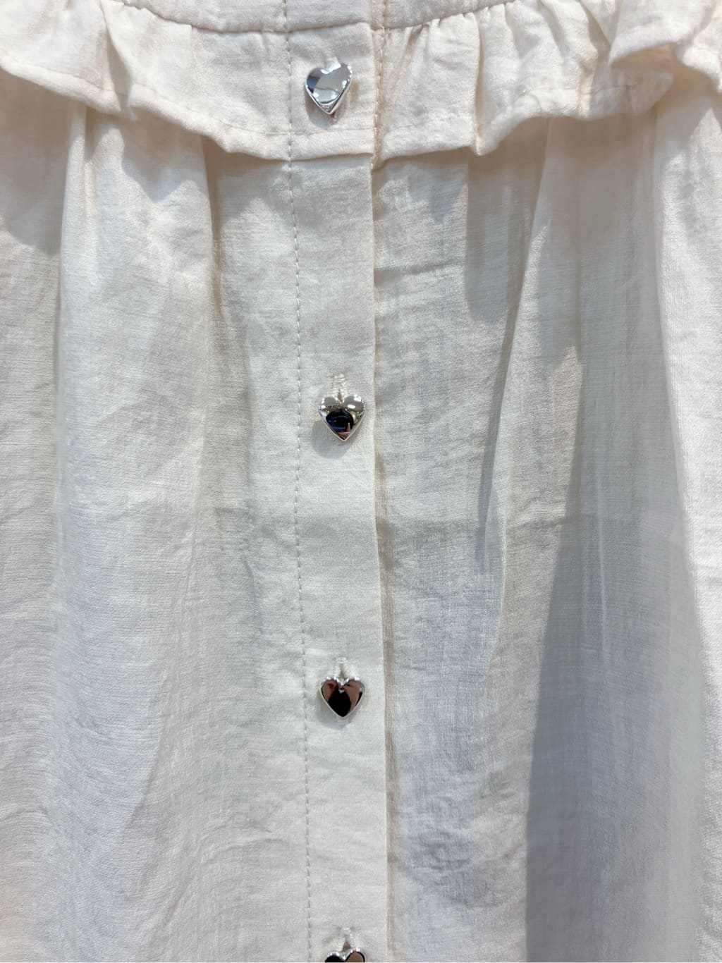 蒼さんの「SHOO･LA･RUE｜◆【110-150cm】ハートボタンがアクセント ノースリーブブラウス」を使ったコーディネート