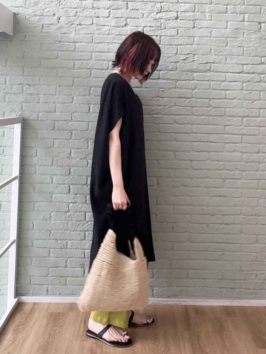 𝐜𝐡𝐢𝐤𝐚さんの「SHOO･LA･RUE｜【S-LL】楽にサマ見え コクーンシルエットの涼やかワンピース」を使ったコーディネート