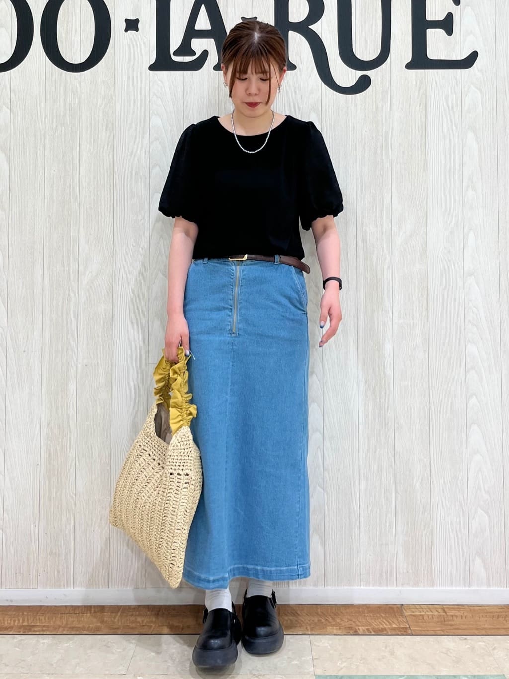 shiiさんの「SHOO･LA･RUE｜◆ペーパーフリルトートバッグ」を使ったコーディネート