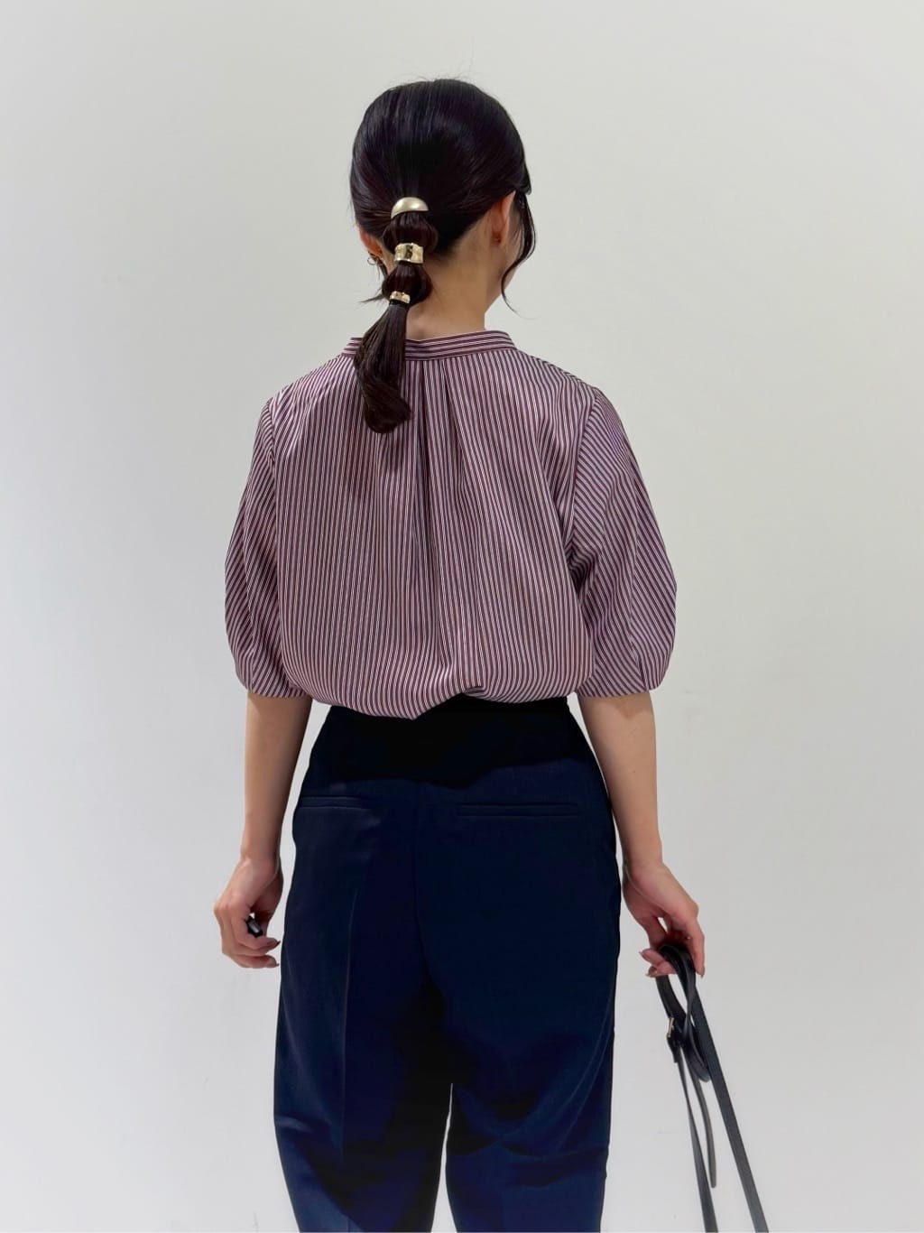 kozuさんの「index｜ストレッチテーパードパンツ【洗濯機洗い可／吸水速乾／防シワ】」を使ったコーディネート
