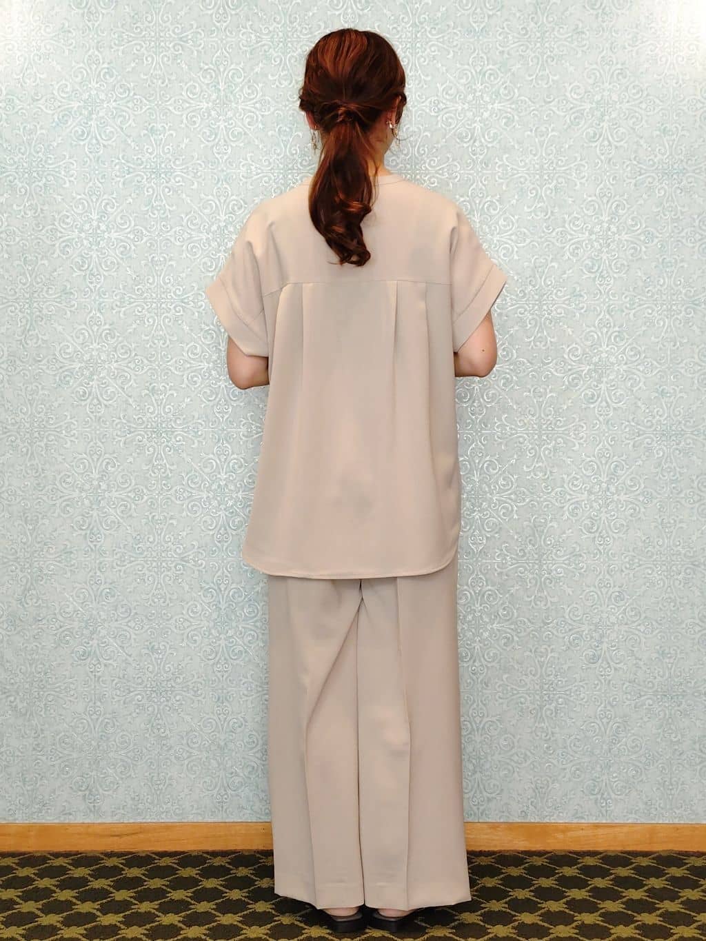かどさんの「index｜《7色展開／SS-LLサイズ》ストレッチスキッパーブラウス／セットアップ対応【洗濯機洗い可／防シワ】」を使ったコーディネート