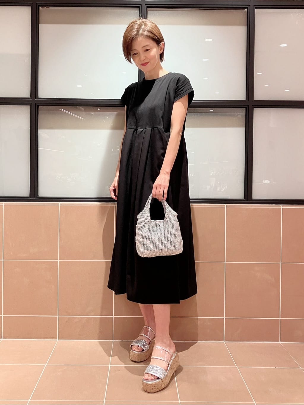 Ｋさんの「ESPERANZA｜グリッター&times;クリアベルト 厚底コルクサンダル」を使ったコーディネート