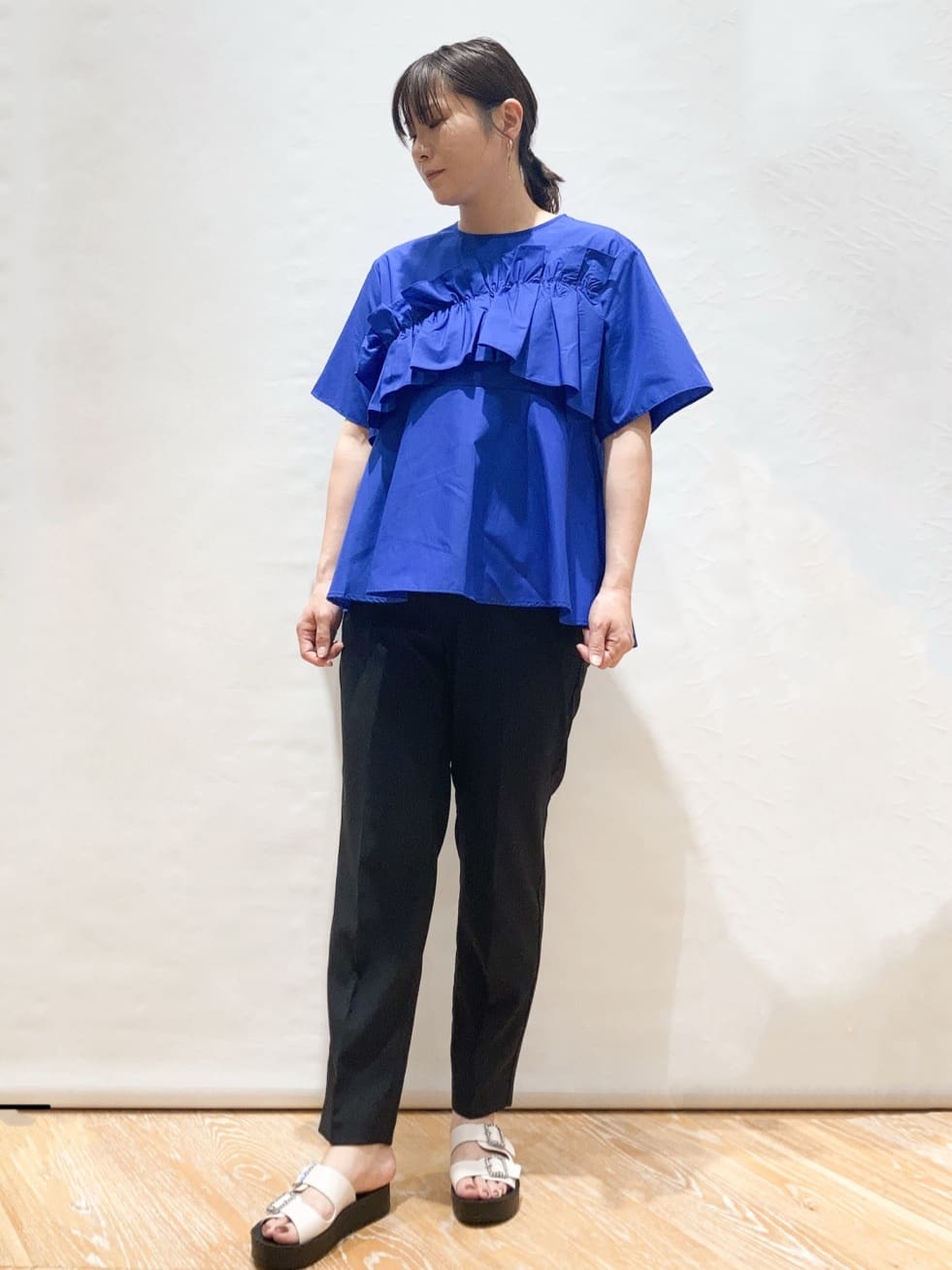Shihoさんの「OPAQUE.CLIP｜◆フリルデザインペプラムブラウス【洗濯機洗い可】」を使ったコーディネート