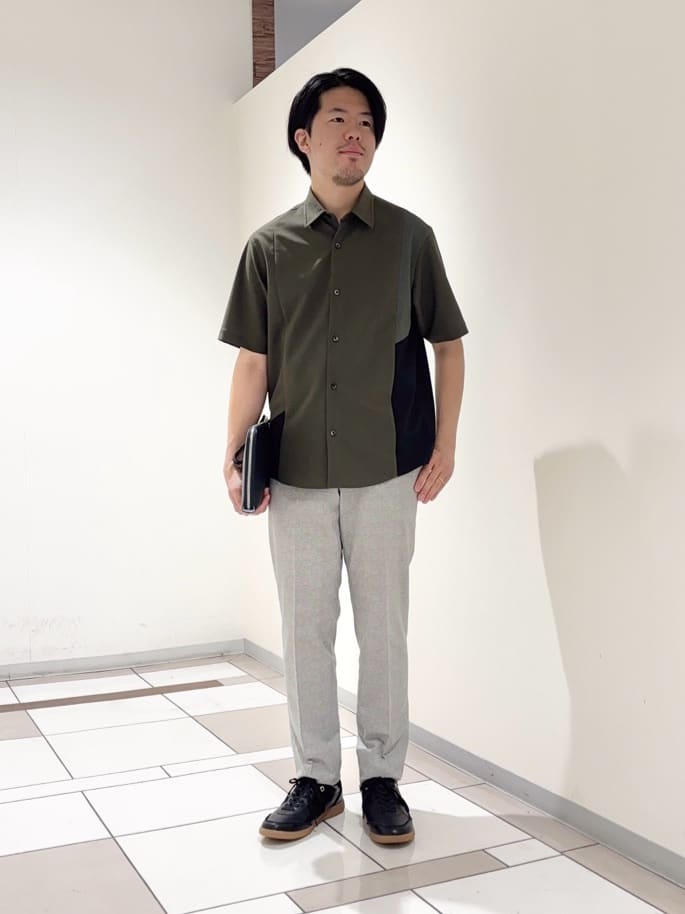 及川さんの「TAKEO KIKUCHI｜【抗菌防臭】COOL DOTS（R）ドビープリント パンツ」を使ったコーディネート