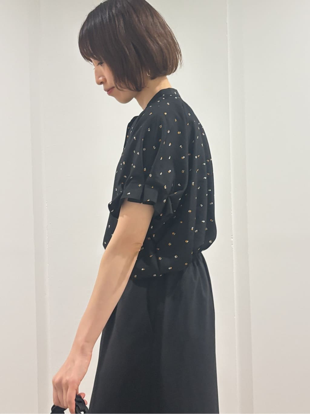 kumiさんの「OPAQUE.CLIP｜◆幾何柄アソート タックドルマンスリーブブラウス【洗濯機洗い可】」を使ったコーディネート
