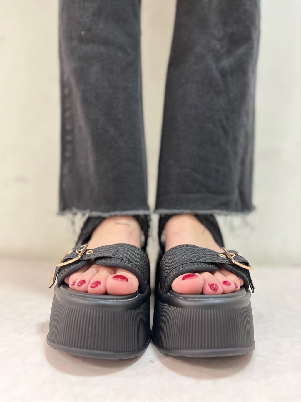 myさんの「ESPERANZA｜厚底ベルトサンダル」を使ったコーディネート