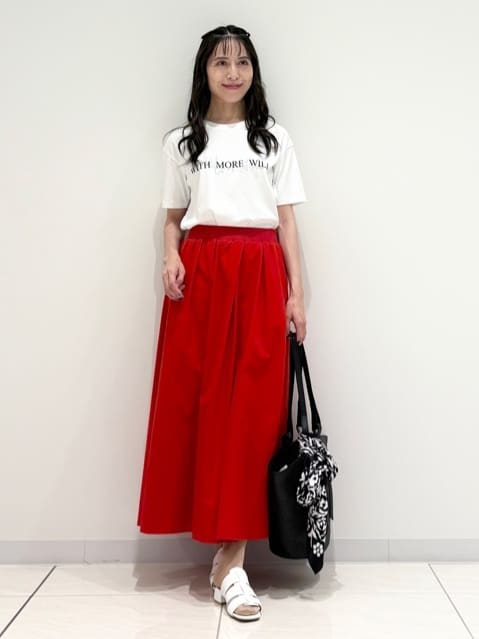 kayoさんの「INDIVI｜【90cm四方】ボタニカル柄大判スカーフ」を使ったコーディネート