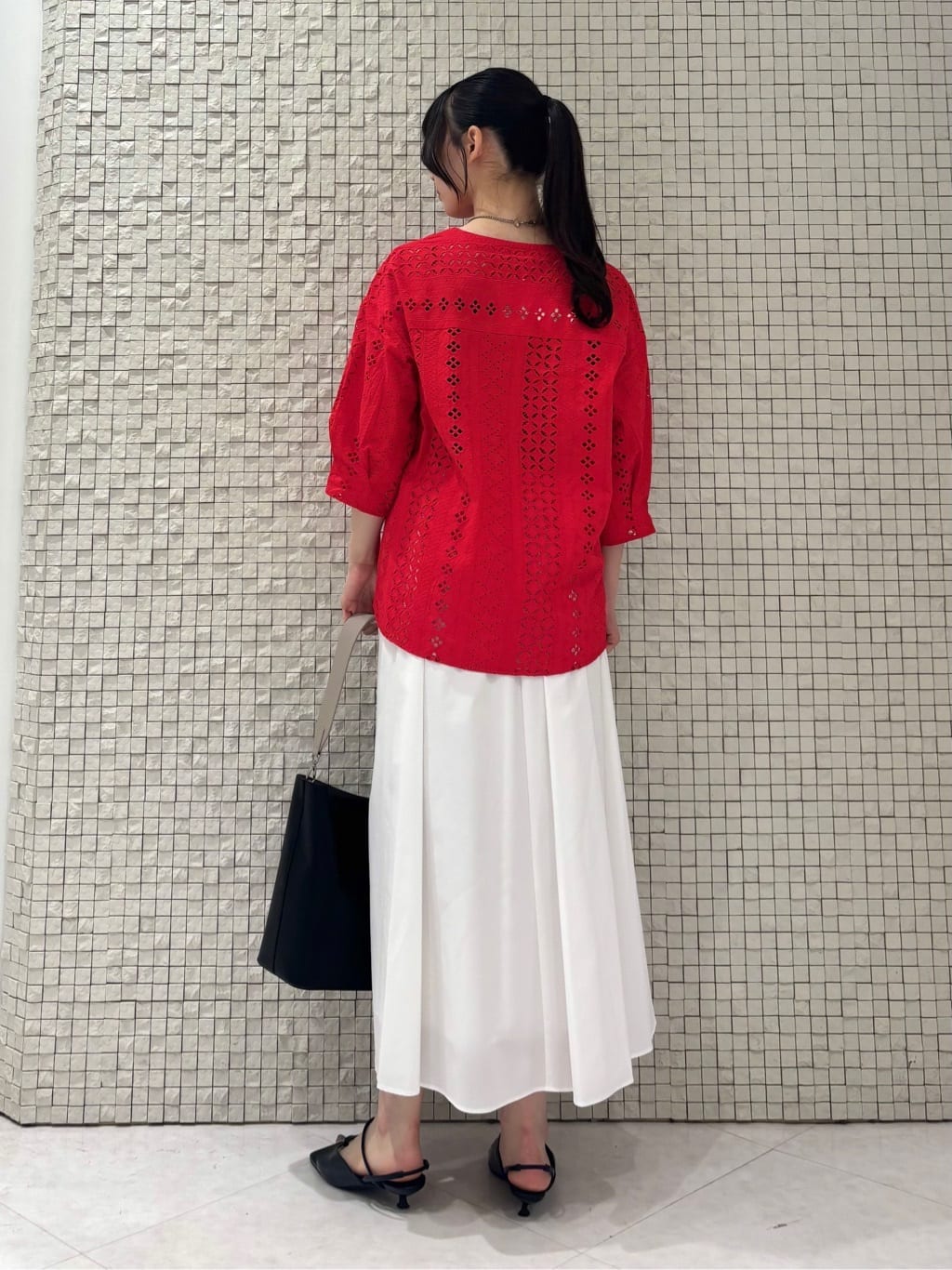 ibukiさんの「INDIVI｜◆【刺繍／レース】スラッシュネックブラウス」を使ったコーディネート