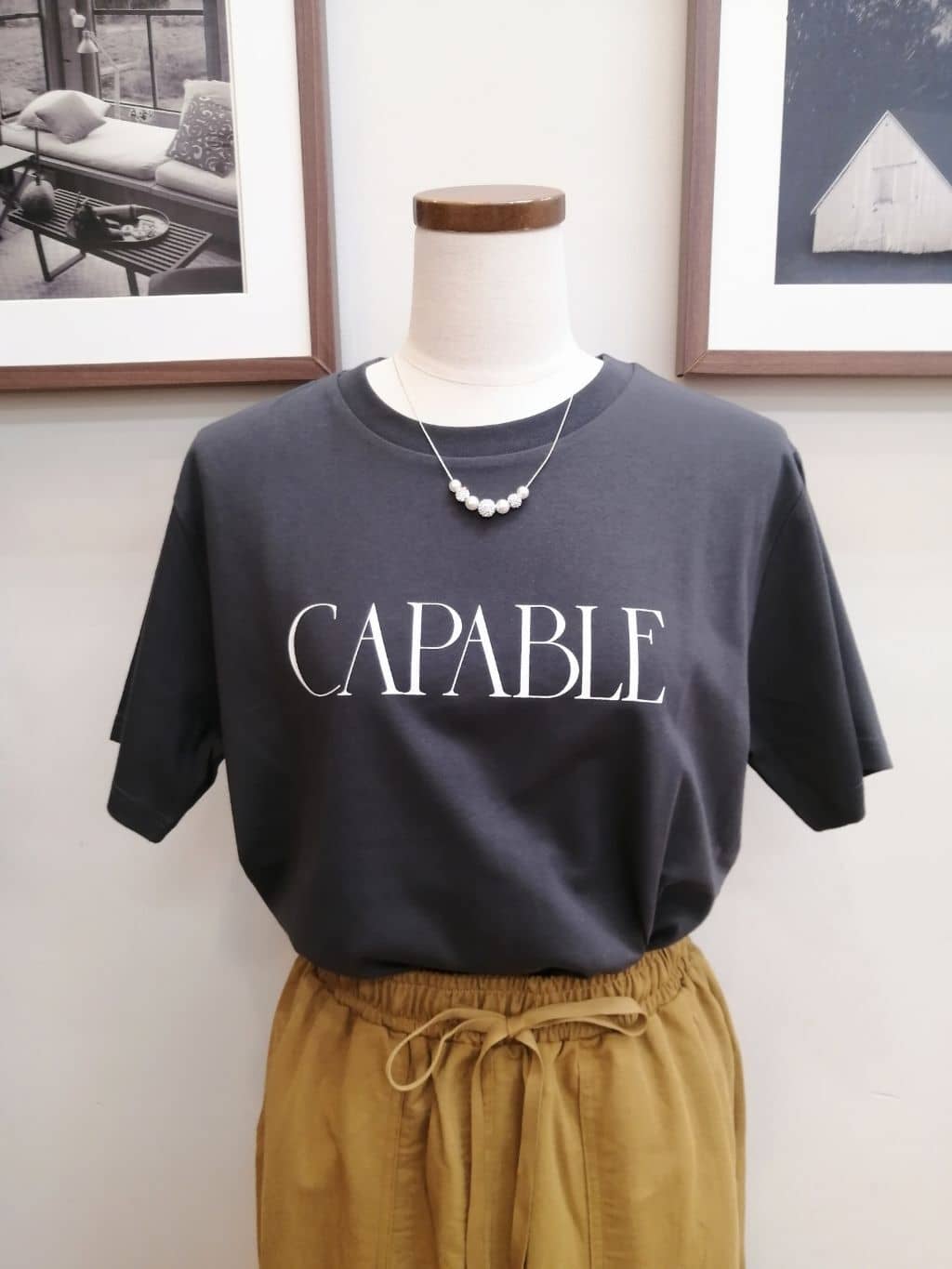 maiさんの「SHOO･LA･RUE｜◆【S-LL/ひんやり/UV】汗をかいても気になりにくい グラフィックTシャツ」を使ったコーディネート