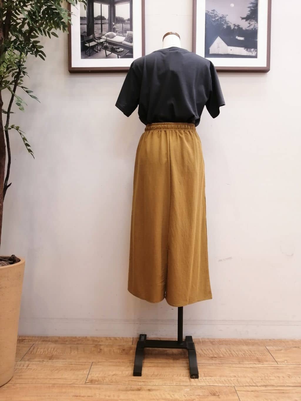maiさんの「SHOO･LA･RUE｜◆【S-LL/ひんやり/UV】汗をかいても気になりにくい グラフィックTシャツ」を使ったコーディネート