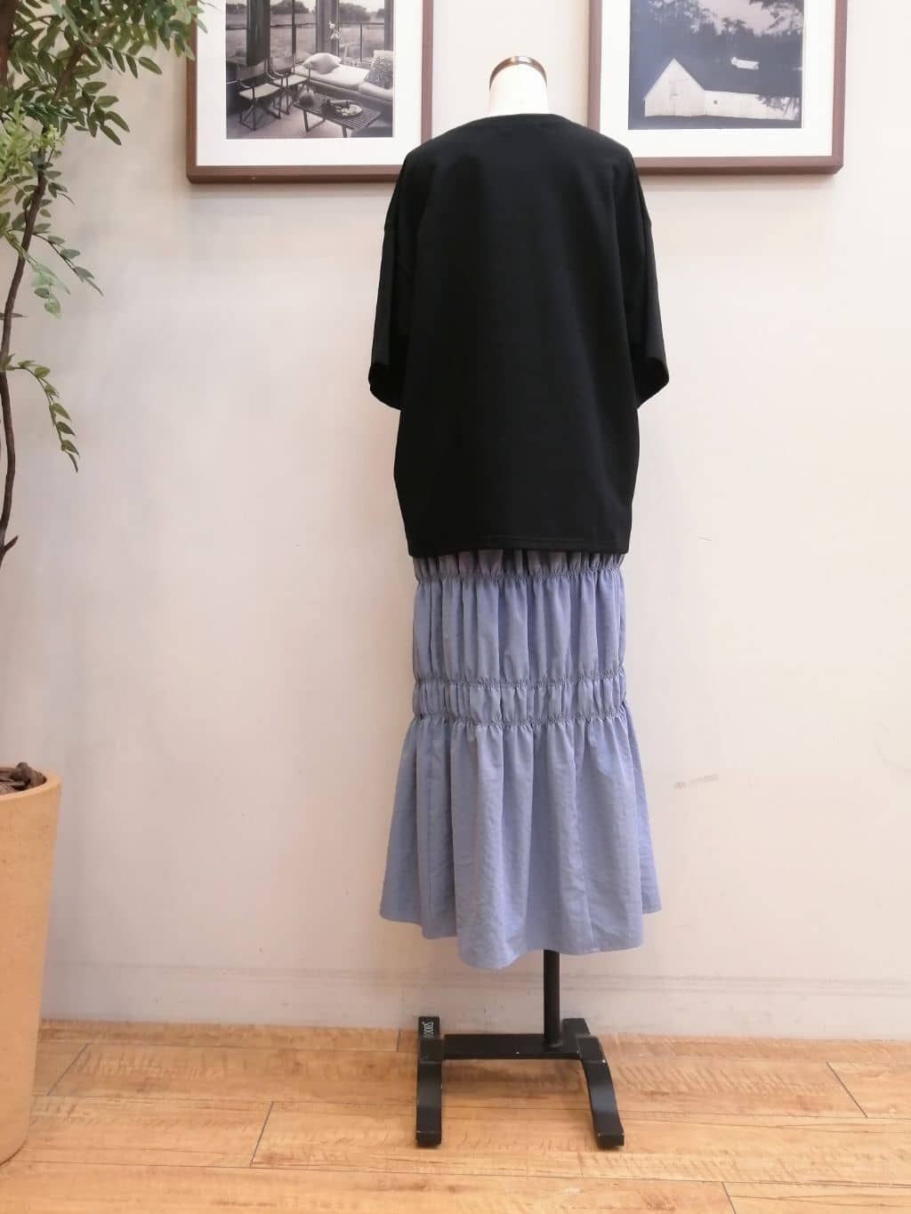 maiさんの「SHOO･LA･RUE｜◆【高レビュー】スポーティで上品 大人のためのテープスポサン」を使ったコーディネート