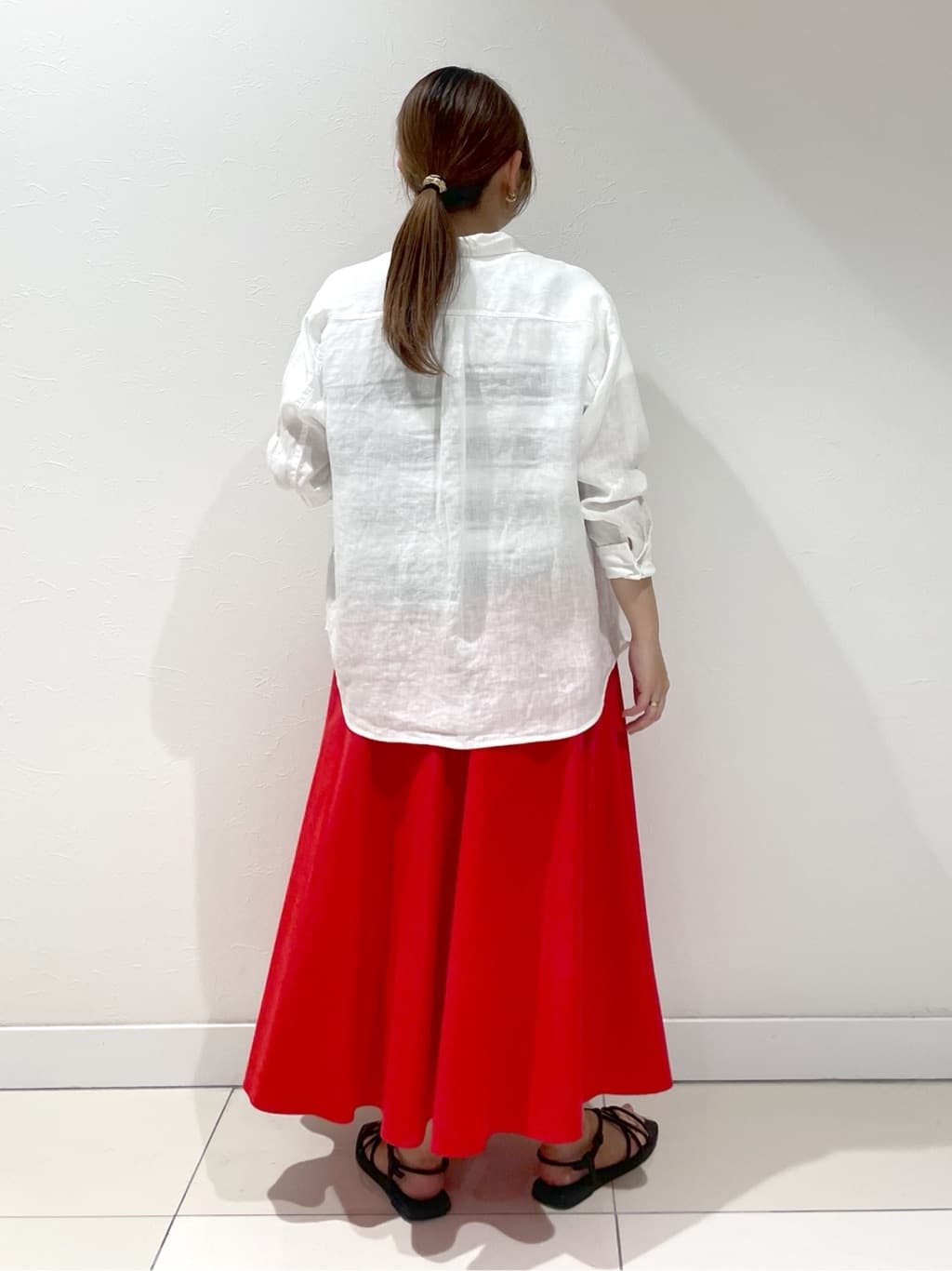 YUUKIさんの「INDIVI｜◆新色登場！【洗える／清涼感】レーヨンストレッチ フレンチスリーブニット」を使ったコーディネート