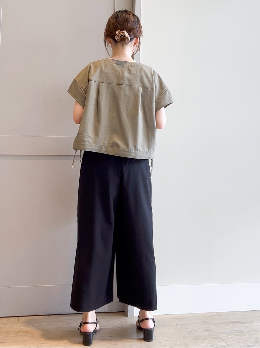yamakoさんの「grove｜サマーハイパーストレッチワイドパンツ」を使ったコーディネート