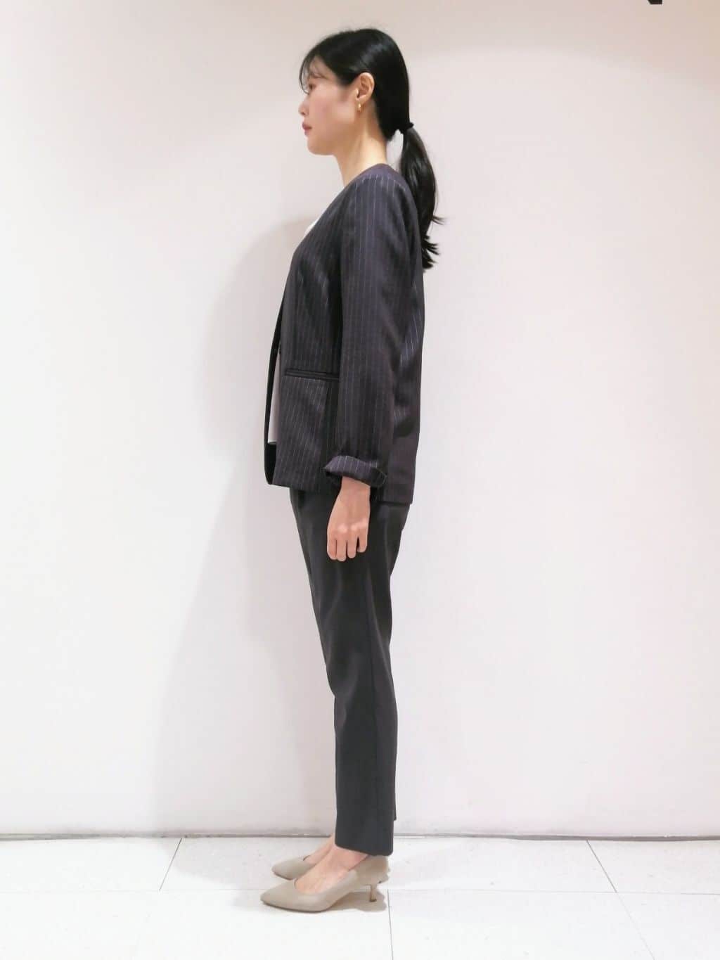 ayanoさんの「INDIVI｜【パンツ人気1位／褒められパンツ／洗える】ウエストゴムタックテーパードパンツ」を使ったコーディネート