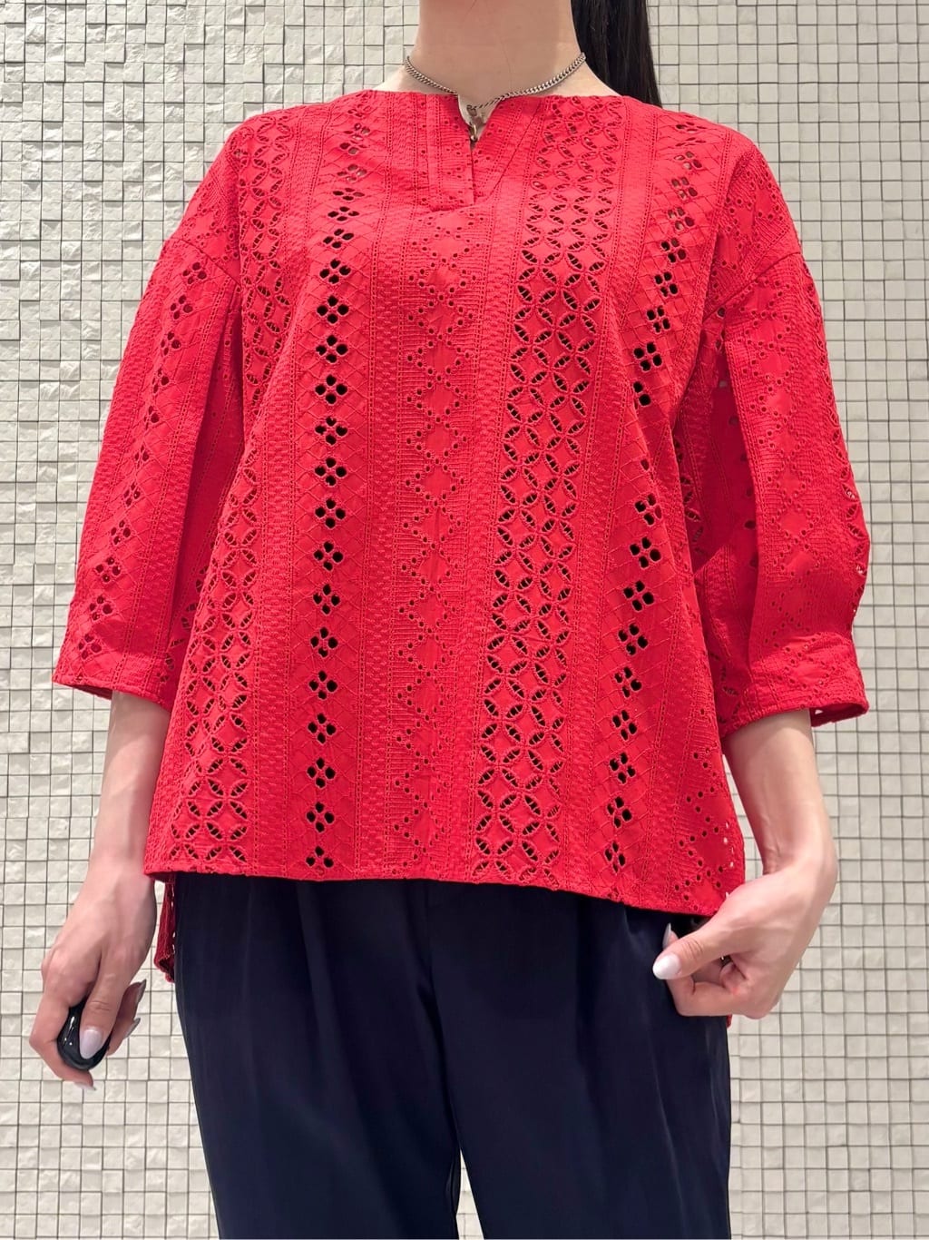 ibukiさんの「INDIVI｜◆【刺繍／レース】スラッシュネックブラウス」を使ったコーディネート
