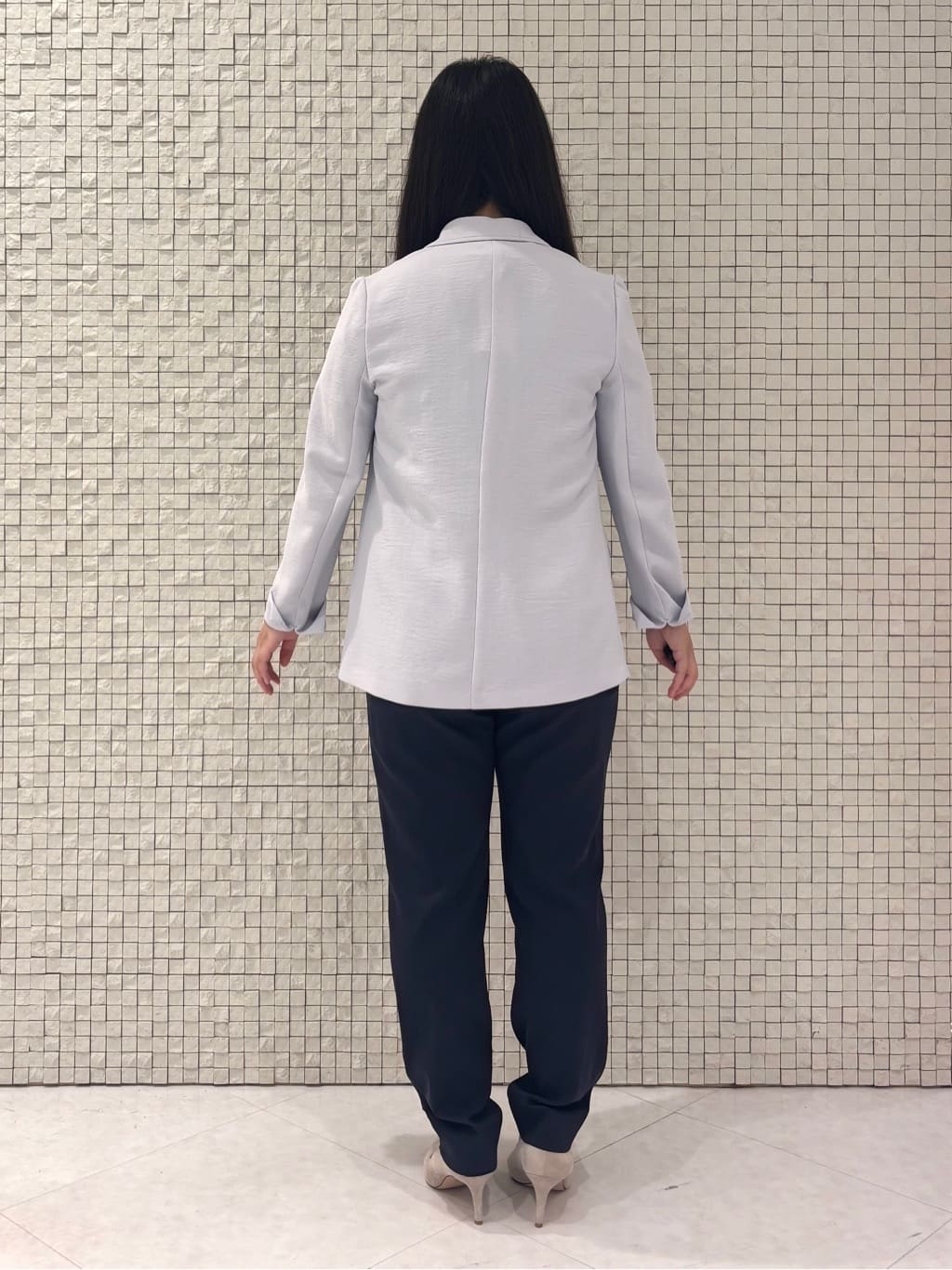 MEGUMIさんの「INDIVI｜【パンツ人気1位／褒められパンツ／洗える】ウエストゴムタックテーパードパンツ」を使ったコーディネート