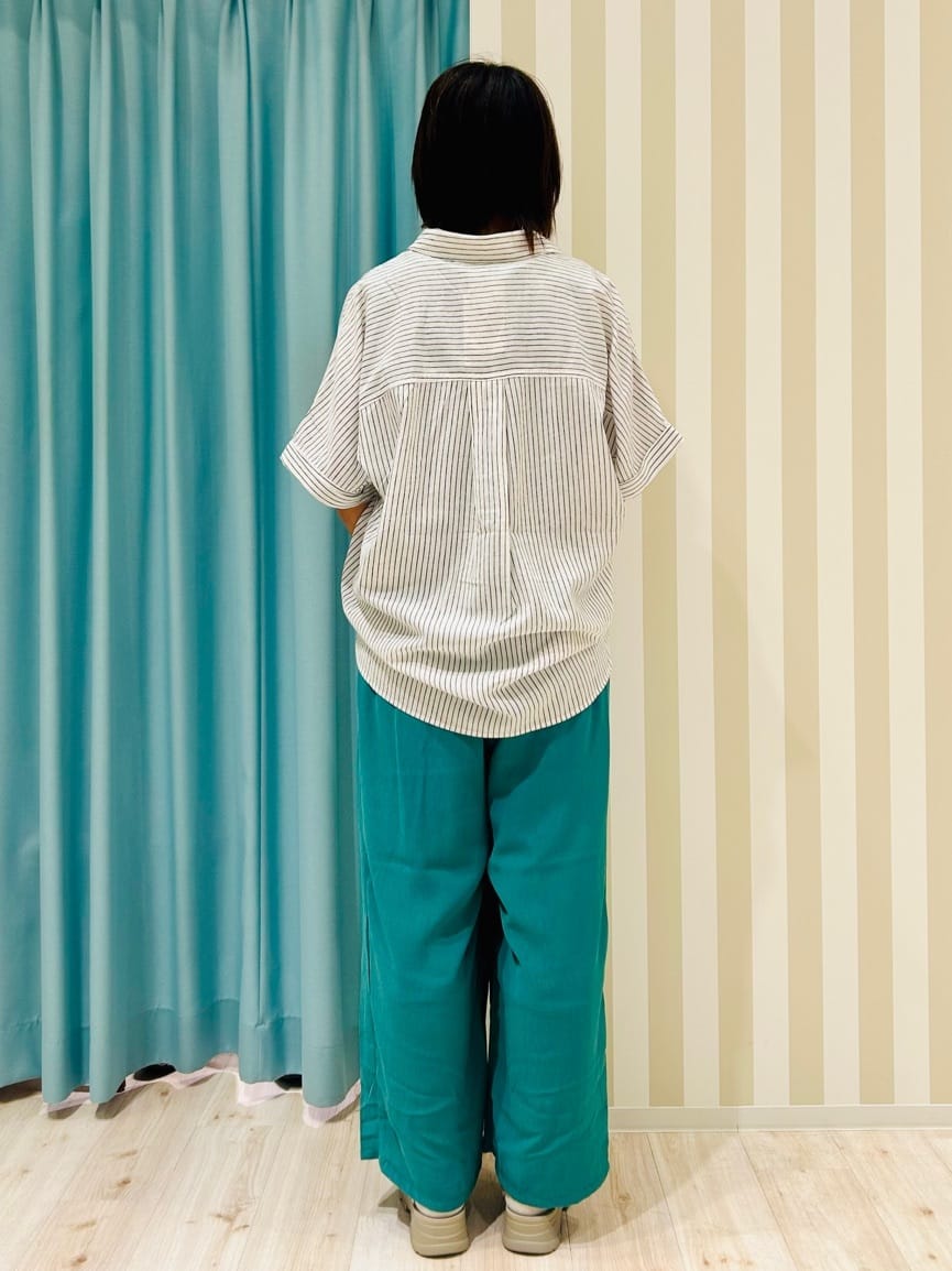 ふっきーさんの「SHOO･LA･RUE｜【S-LL/UV/接触冷感/抗菌防臭】体型を自然にカバー フレンチリネンブレンド襟付ドルマンシャツ」を使ったコーディネート