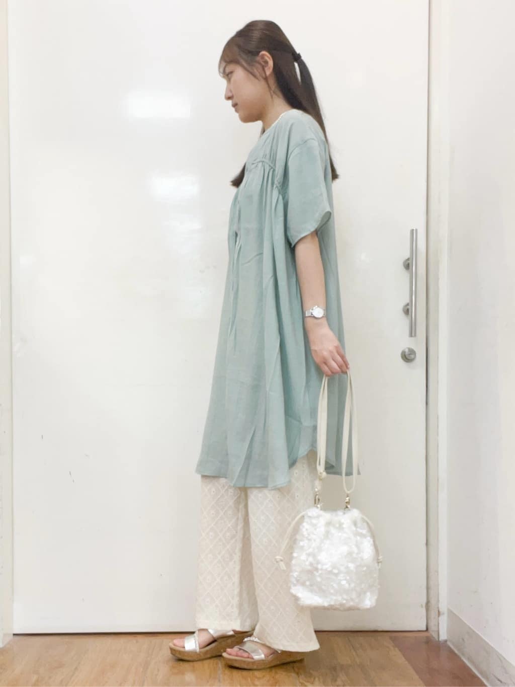 sakiさんの「SHOO･LA･RUE｜◆【S-LL】シャーリングが目を惹く 羽織れるスラブチュニック」を使ったコーディネート