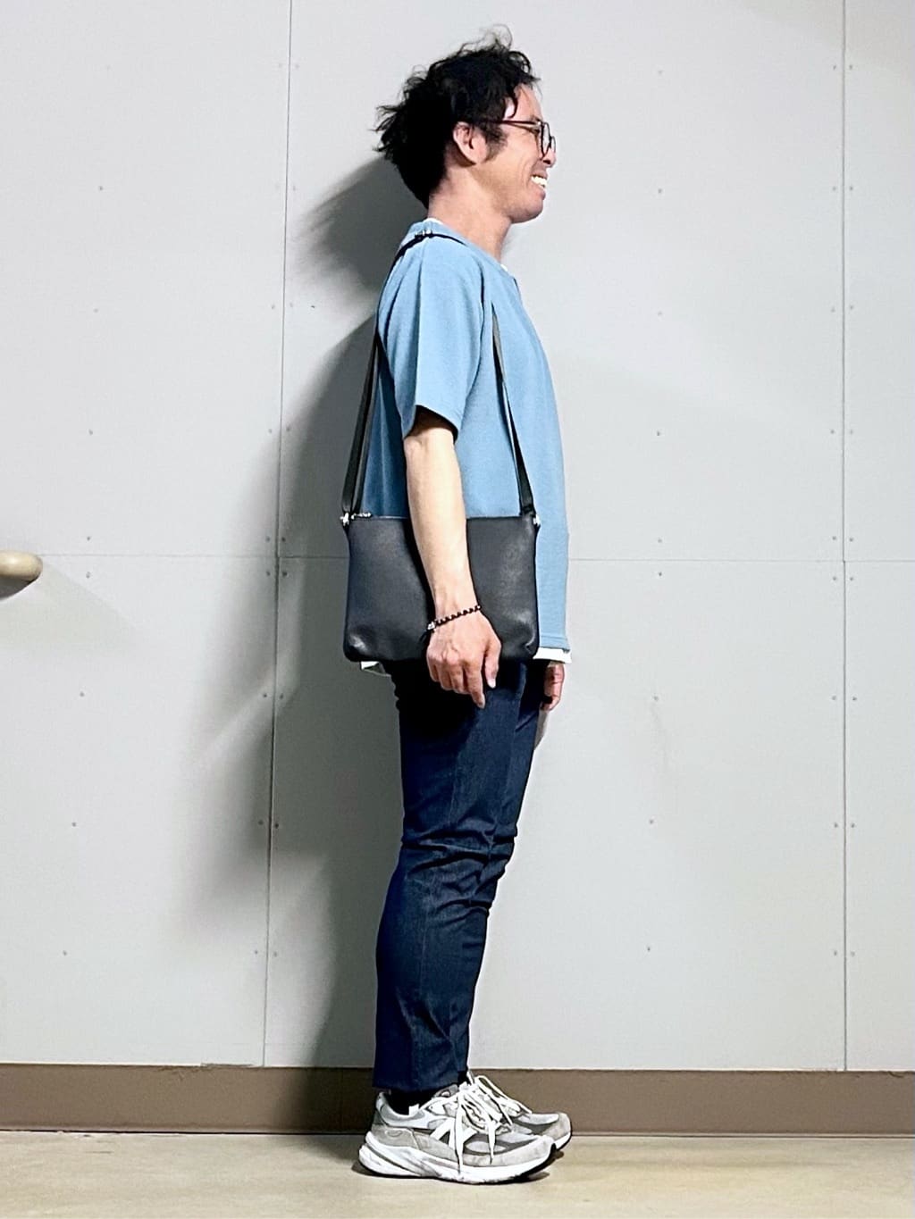 KENJI Iさんの「THE SHOP TK｜サフィアーノミニサコッシュ」を使ったコーディネート