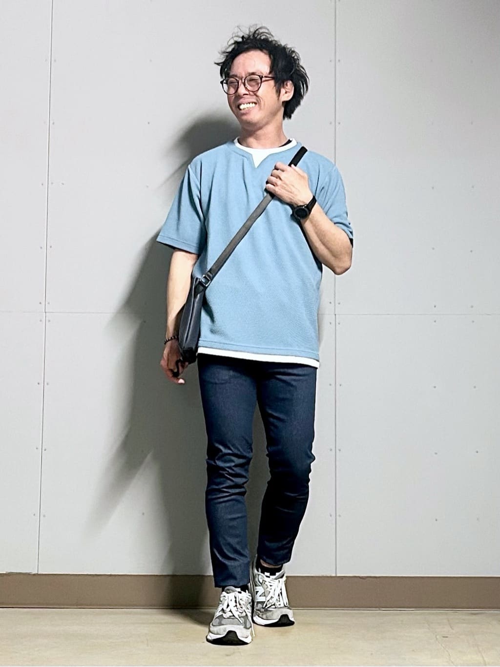 KENJI Iさんの「THE SHOP TK｜サフィアーノミニサコッシュ」を使ったコーディネート