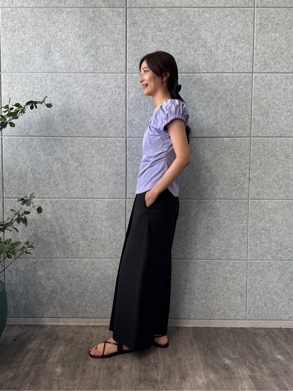 uchi__yamaさんの「CODE A｜sporty gathered blouse」を使ったコーディネート