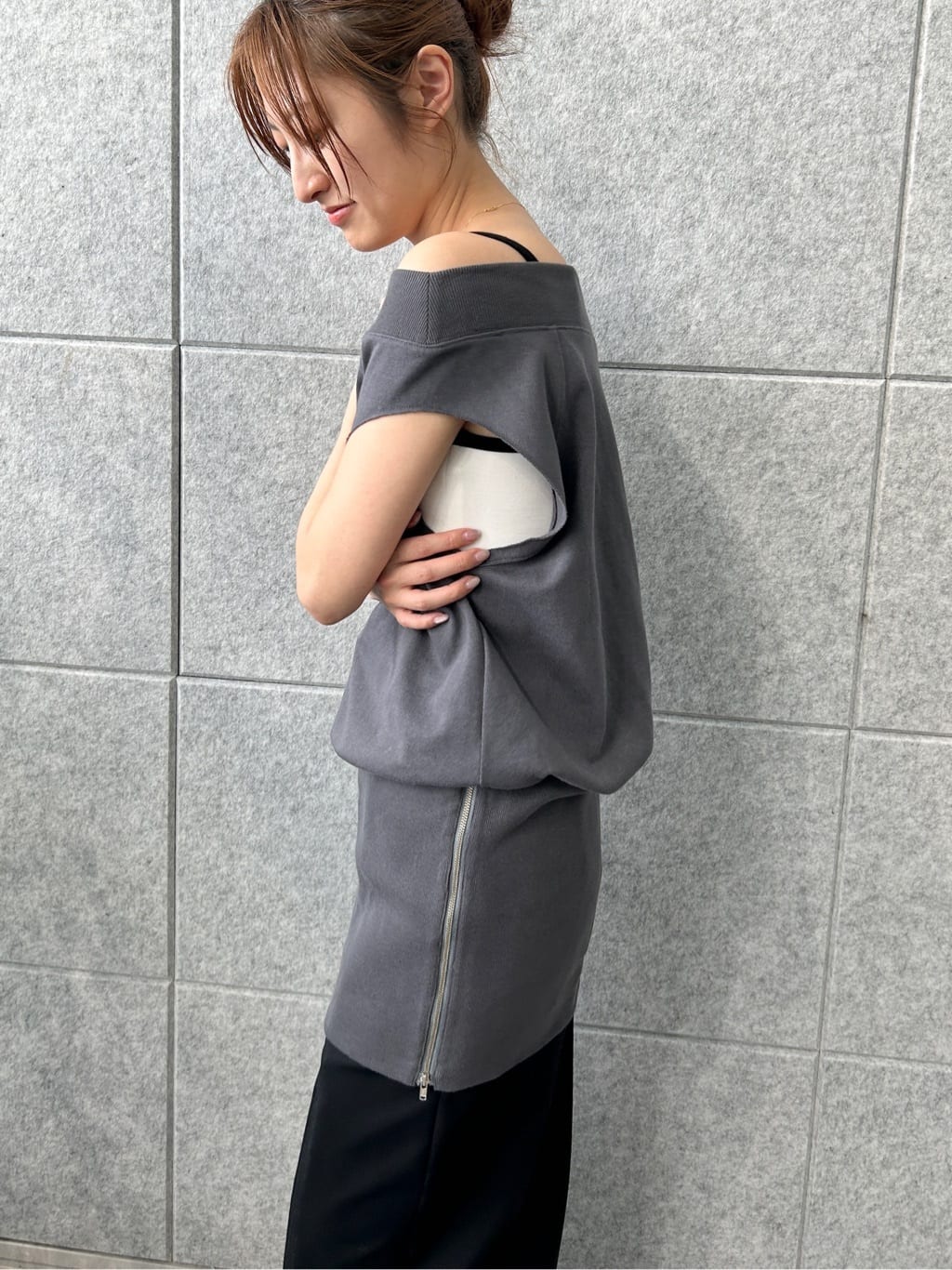 harunaさんの「CODE A｜off－shoulder sleeveless tops」を使ったコーディネート