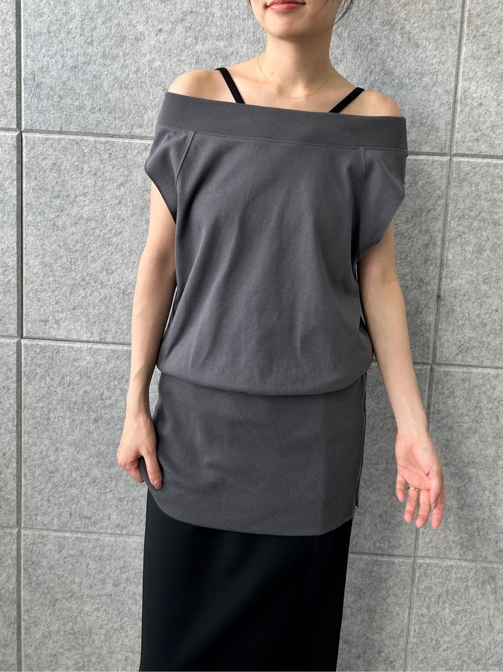 harunaさんの「CODE A｜off－shoulder sleeveless tops」を使ったコーディネート