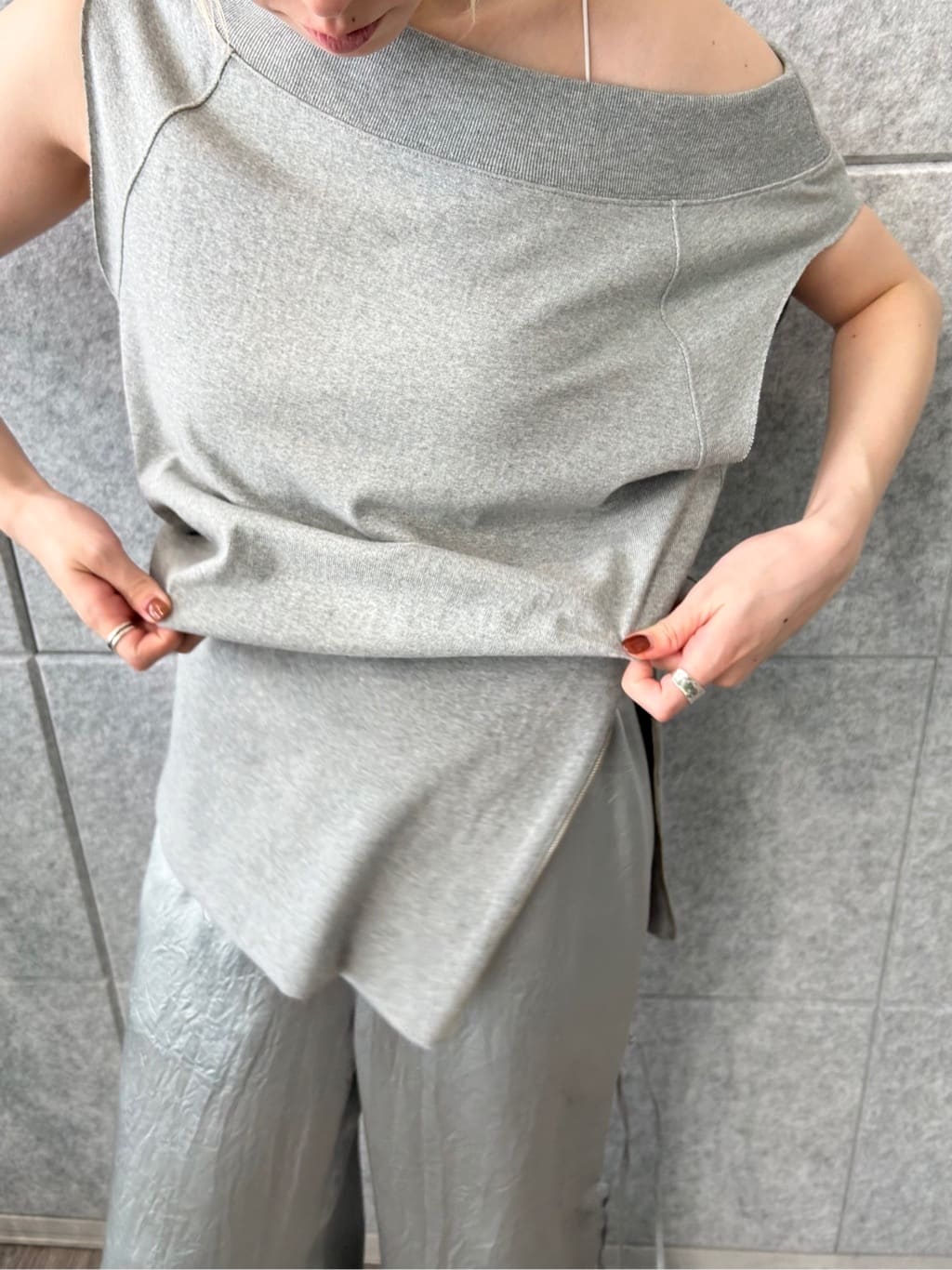 honoka Aさんの「CODE A｜off－shoulder sleeveless tops」を使ったコーディネート