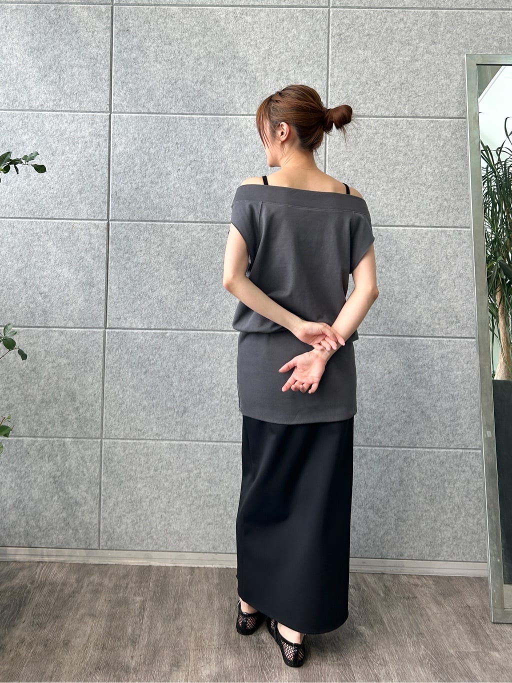 harunaさんの「CODE A｜off－shoulder sleeveless tops」を使ったコーディネート