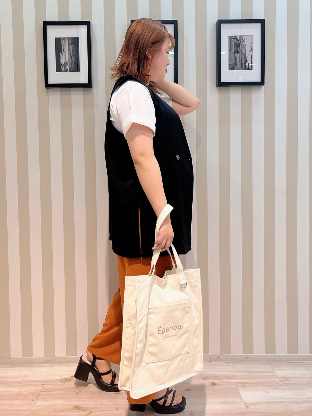 みさぼうさんの「SHOO･LA･RUE｜◆【S-LL/ひんやり/UV】汗をかいても気になりにくい グラフィックTシャツ」を使ったコーディネート