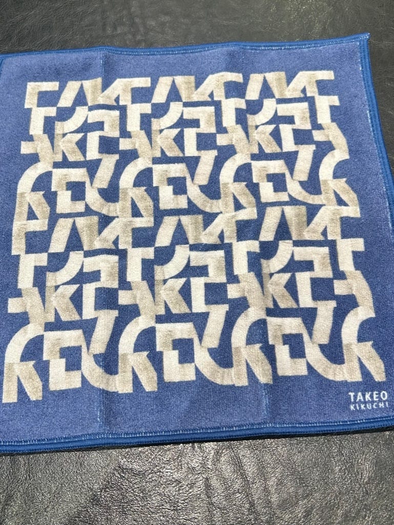 ふみふみさんの「TAKEO KIKUCHI｜◆パズル柄フォンカチ」を使ったコーディネート