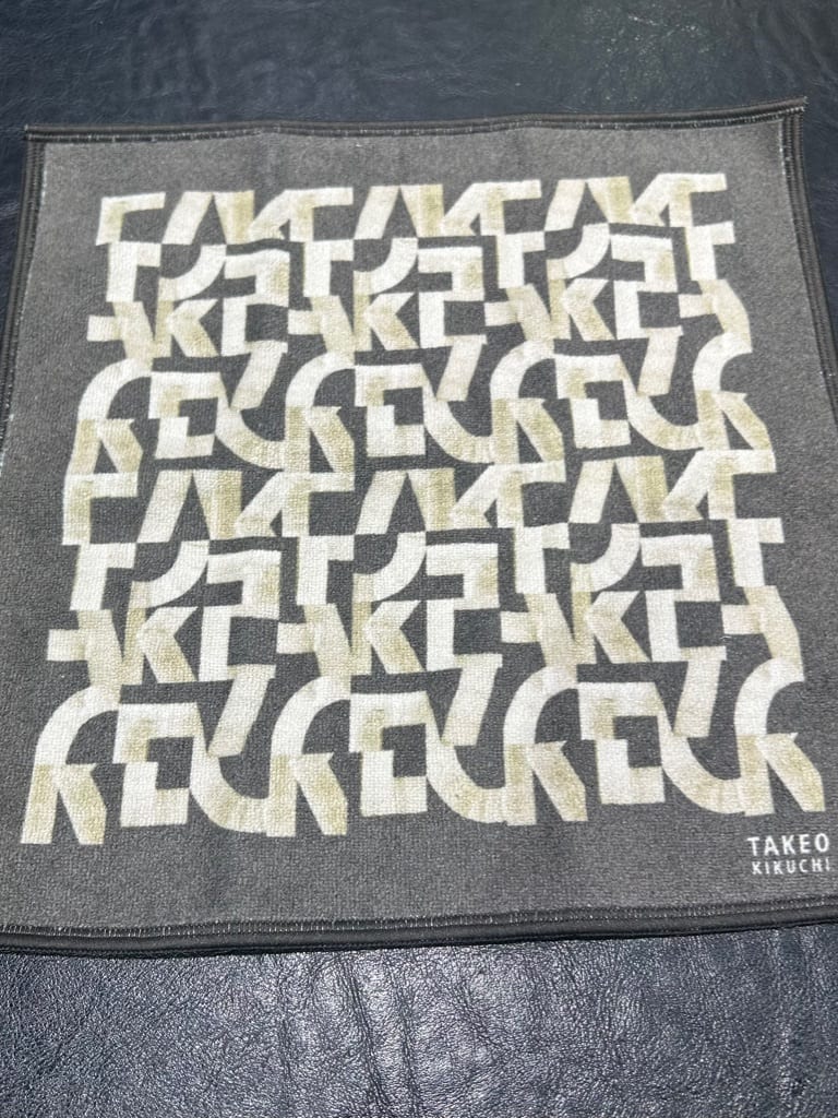 ふみふみさんの「TAKEO KIKUCHI｜◆パズル柄フォンカチ」を使ったコーディネート