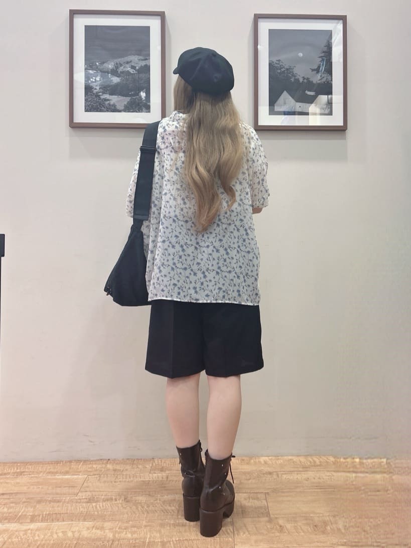 ユキトさんの「SHOO･LA･RUE｜◆【撥水】たっぷり入る サイドドロスト ショルダーバッグ」を使ったコーディネート