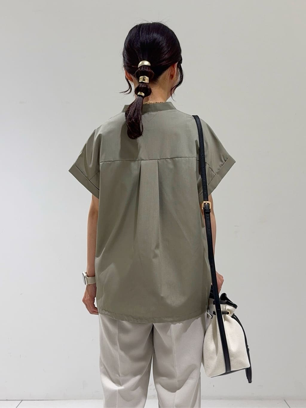 kozuさんの「index｜ストレッチテーパードパンツ【洗濯機洗い可／吸水速乾／防シワ】」を使ったコーディネート