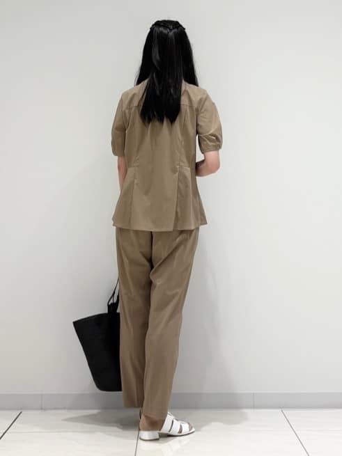 kayoさんの「INDIVI｜【90cm四方】ボタニカル柄大判スカーフ」を使ったコーディネート