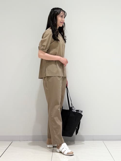 kayoさんの「INDIVI｜【90cm四方】ボタニカル柄大判スカーフ」を使ったコーディネート