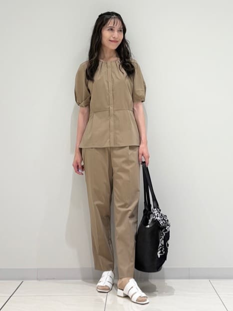 kayoさんの「INDIVI｜【90cm四方】ボタニカル柄大判スカーフ」を使ったコーディネート