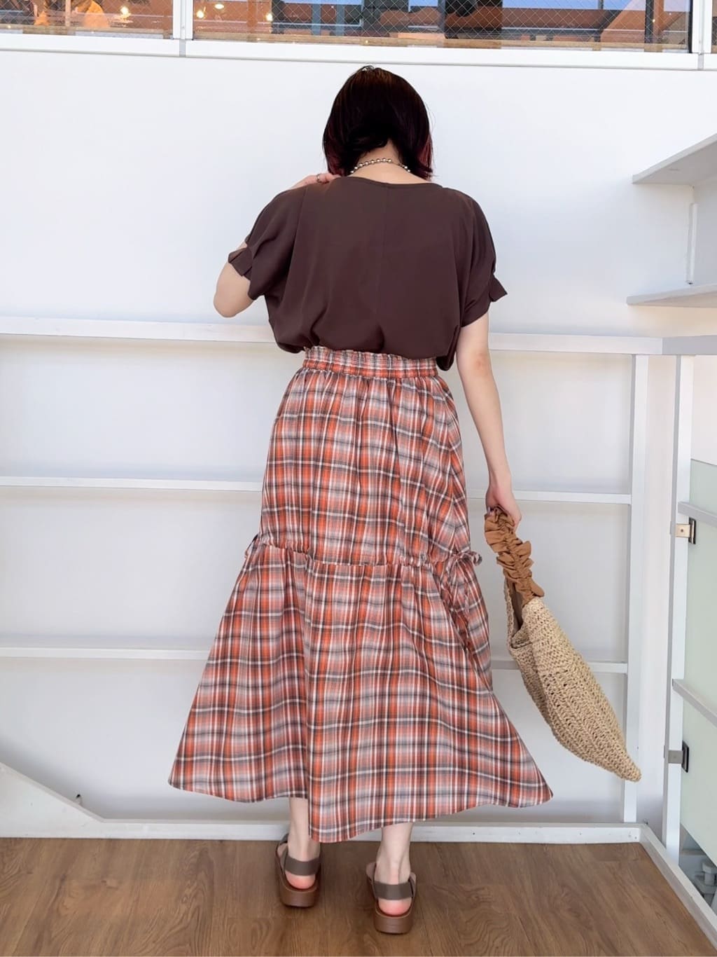 𝐜𝐡𝐢𝐤𝐚さんの「SHOO･LA･RUE｜【S-LL/UV/プチプラ】お袖タックで好印象 デザインTシャツ」を使ったコーディネート