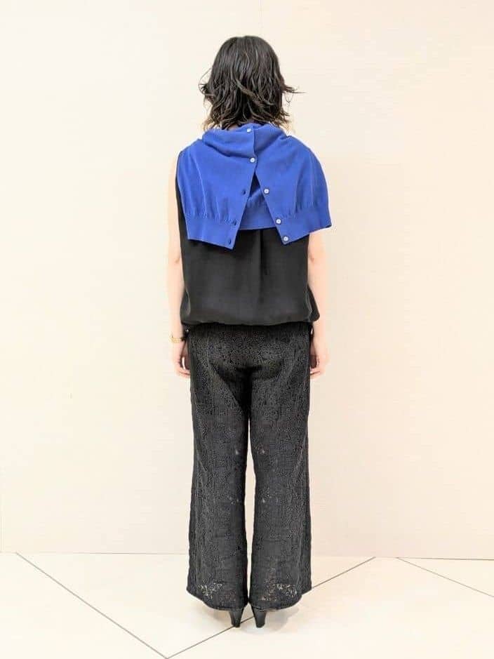 サオリさんの「UNTITLED｜◆【シアー/バンドカラー】バルーンヘムノースリーブブラウス」を使ったコーディネート