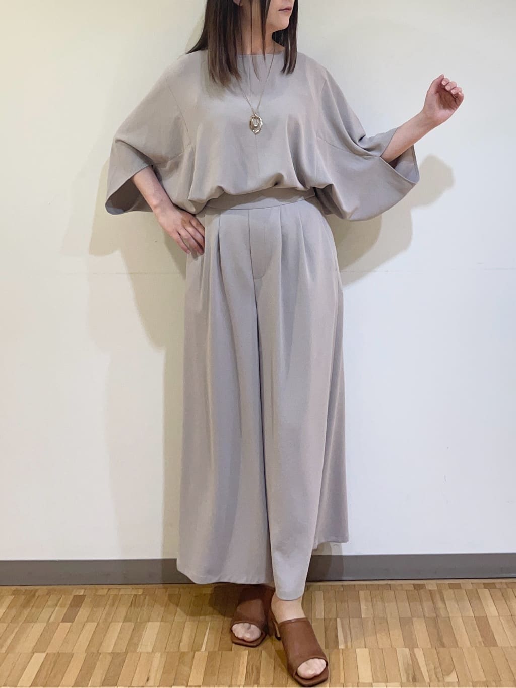 フナキさんの「UNTITLED｜◆ビッグトップネックレス」を使ったコーディネート