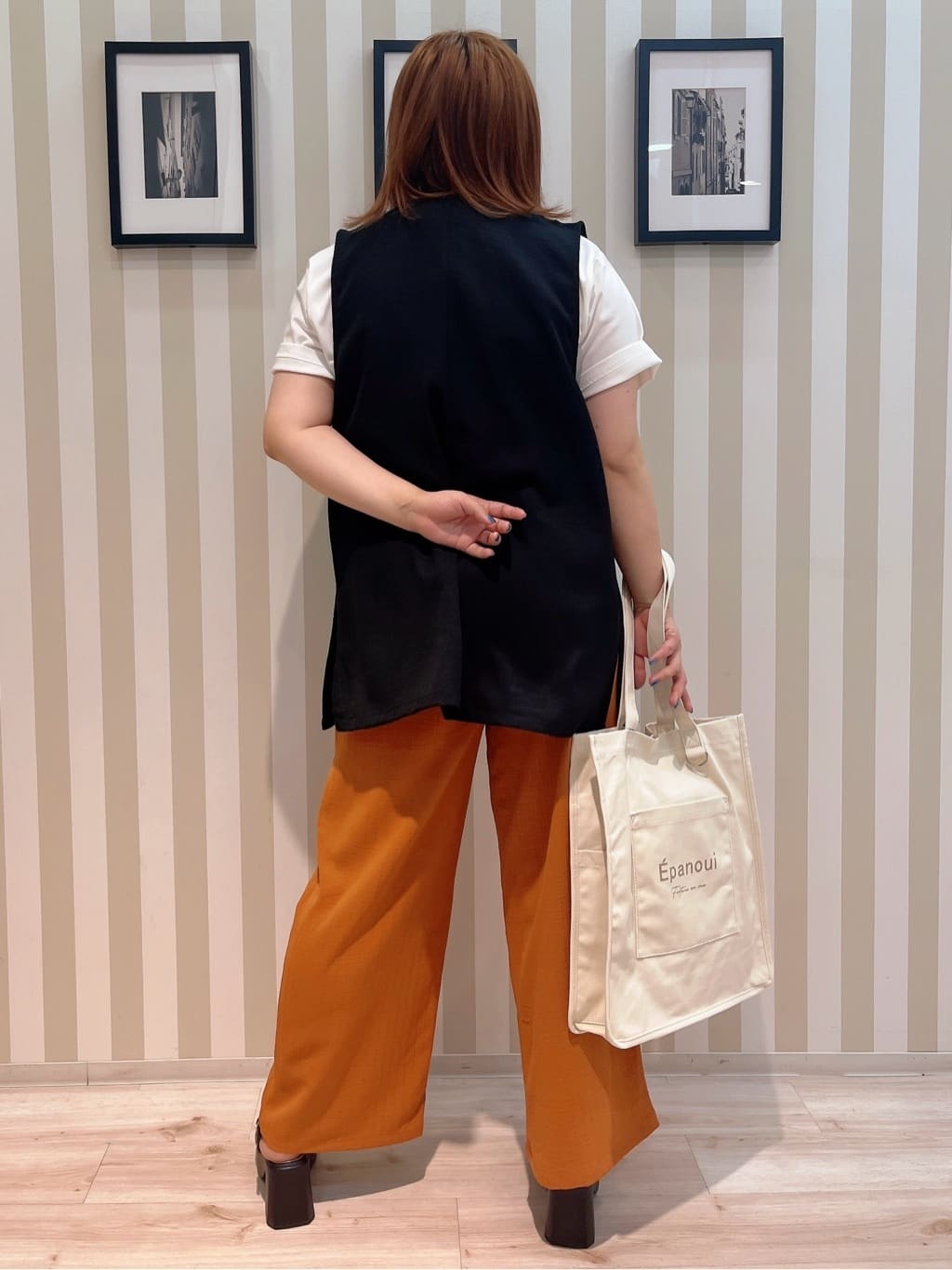 みさぼうさんの「SHOO･LA･RUE｜◆【S-LL/ひんやり/UV】汗をかいても気になりにくい グラフィックTシャツ」を使ったコーディネート