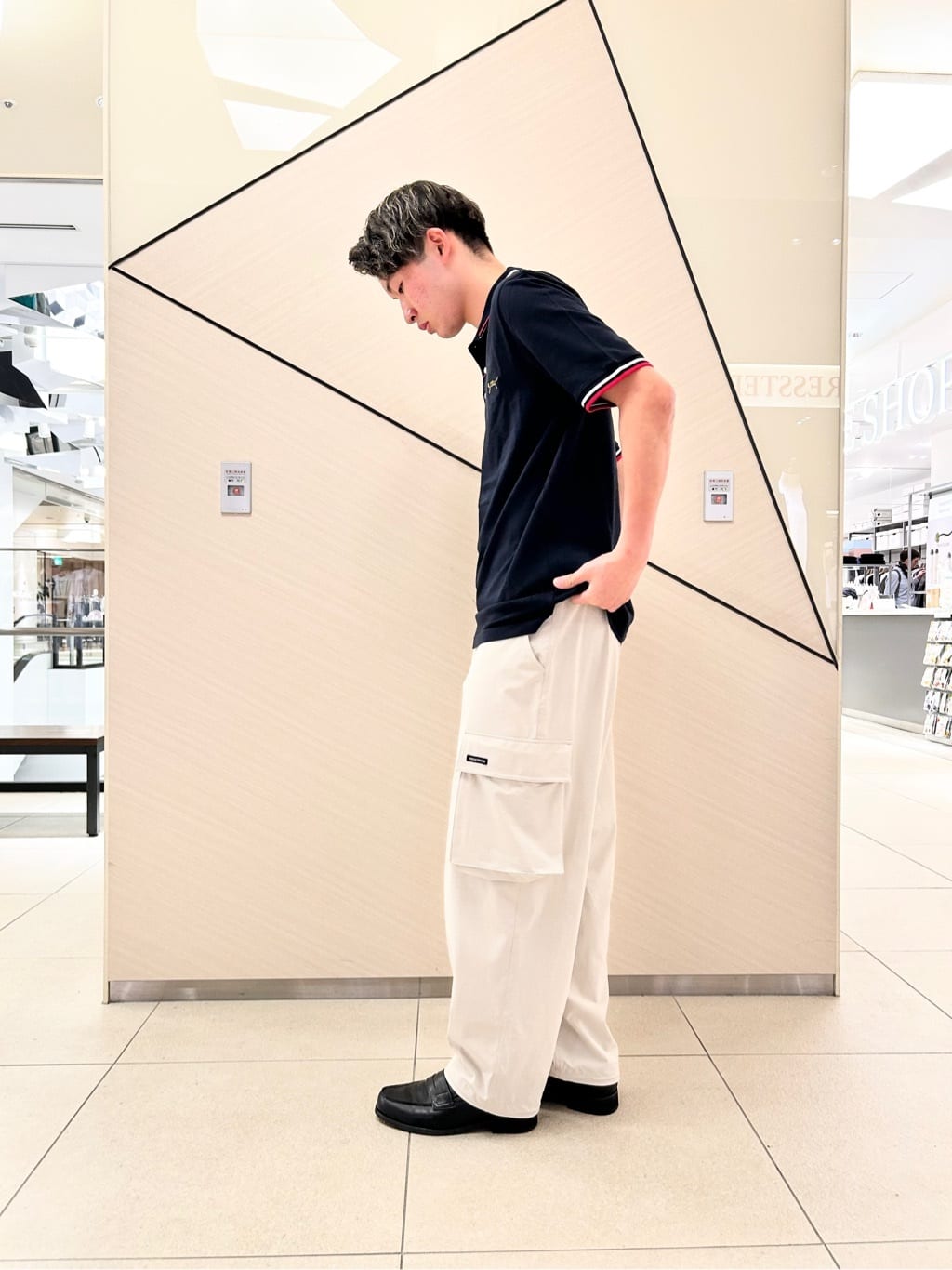 千葉亮太さんの「DRESSTERIOR｜◆【セットアップ可】2WAYストレッチ ワイドカーゴパンツ」を使ったコーディネート