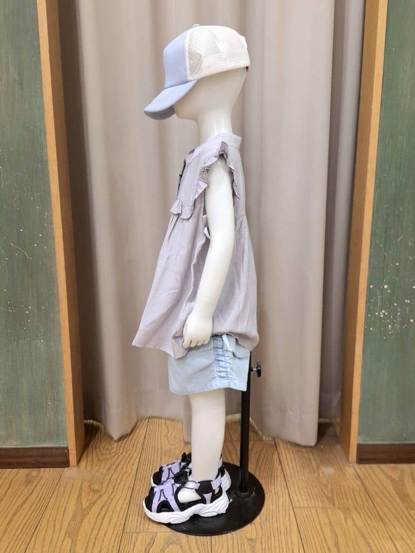 haruさんの「SHOO･LA･RUE｜◆【110-150cm】ハートボタンがアクセント ノースリーブブラウス」を使ったコーディネート