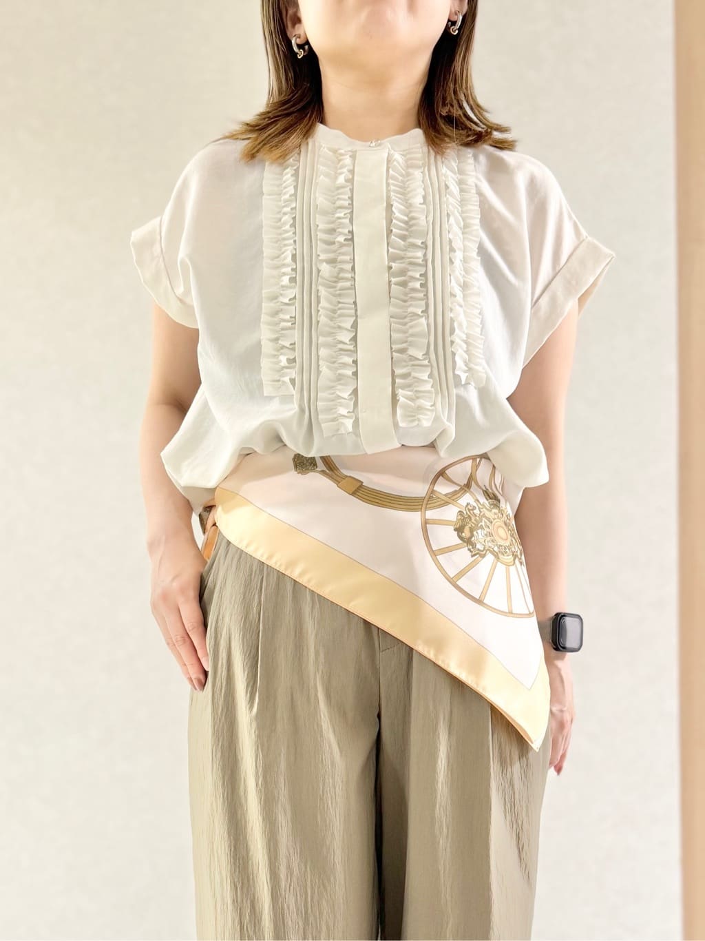 sayuさんの「UNTITLED｜【手洗い／88cm正方形】バイカラーハーネススカーフ」を使ったコーディネート