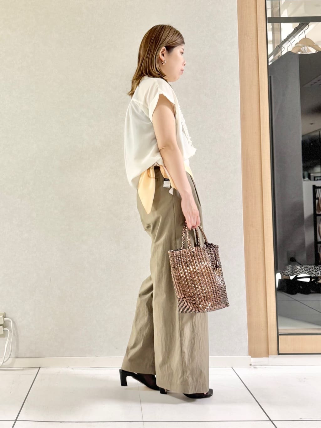 sayuさんの「UNTITLED｜【手洗い／88cm正方形】バイカラーハーネススカーフ」を使ったコーディネート