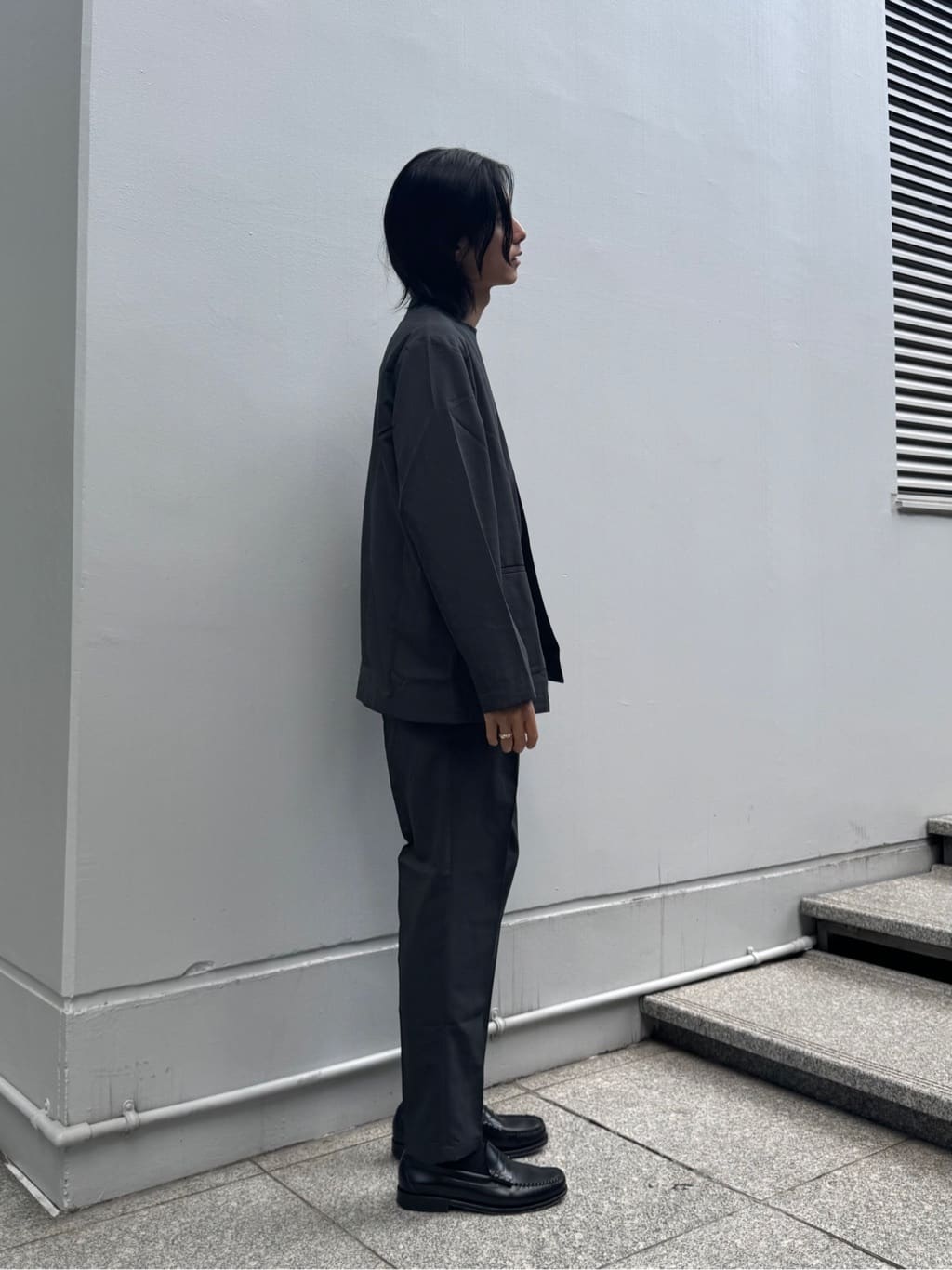 simさんの「tk.TAKEO KIKUCHI｜◆【WEB限定 マシンウォッシャブル】機能性エアリードライノーカラーセットアップ/ノーカラージャケッ」を使ったコーディネート