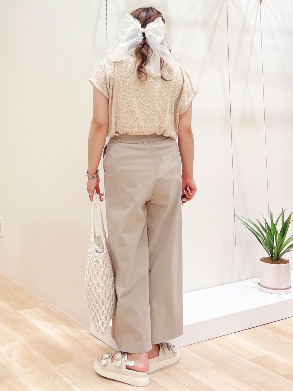 みことさんの「grove｜サマーハイパーストレッチワイドパンツ」を使ったコーディネート
