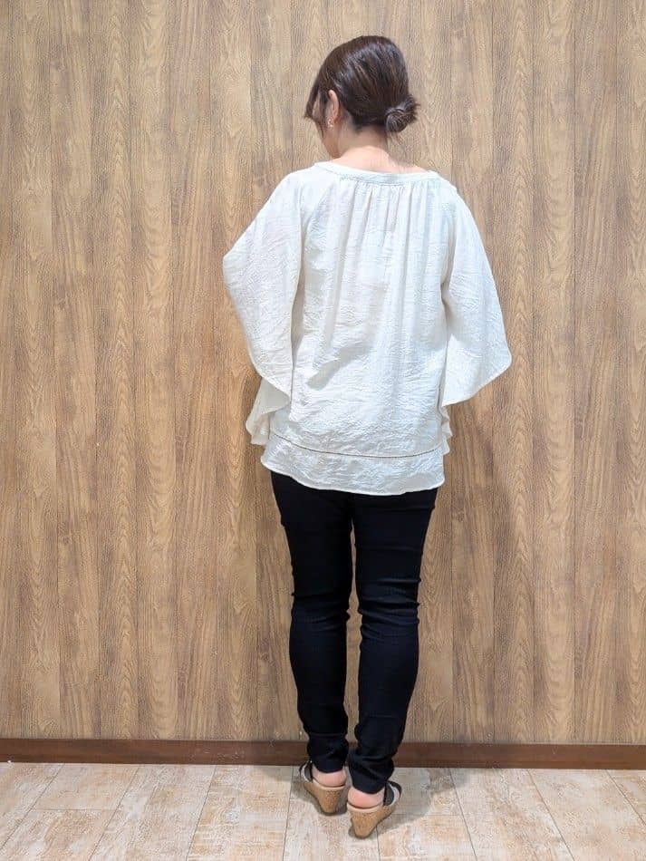 ｍｉｓａｋｉさんの「SHOO･LA･RUE｜◆【S-LL】レイヤードスタイルに 脚をきれいに魅せる ストレッチスキニーパンツ」を使ったコーディネート