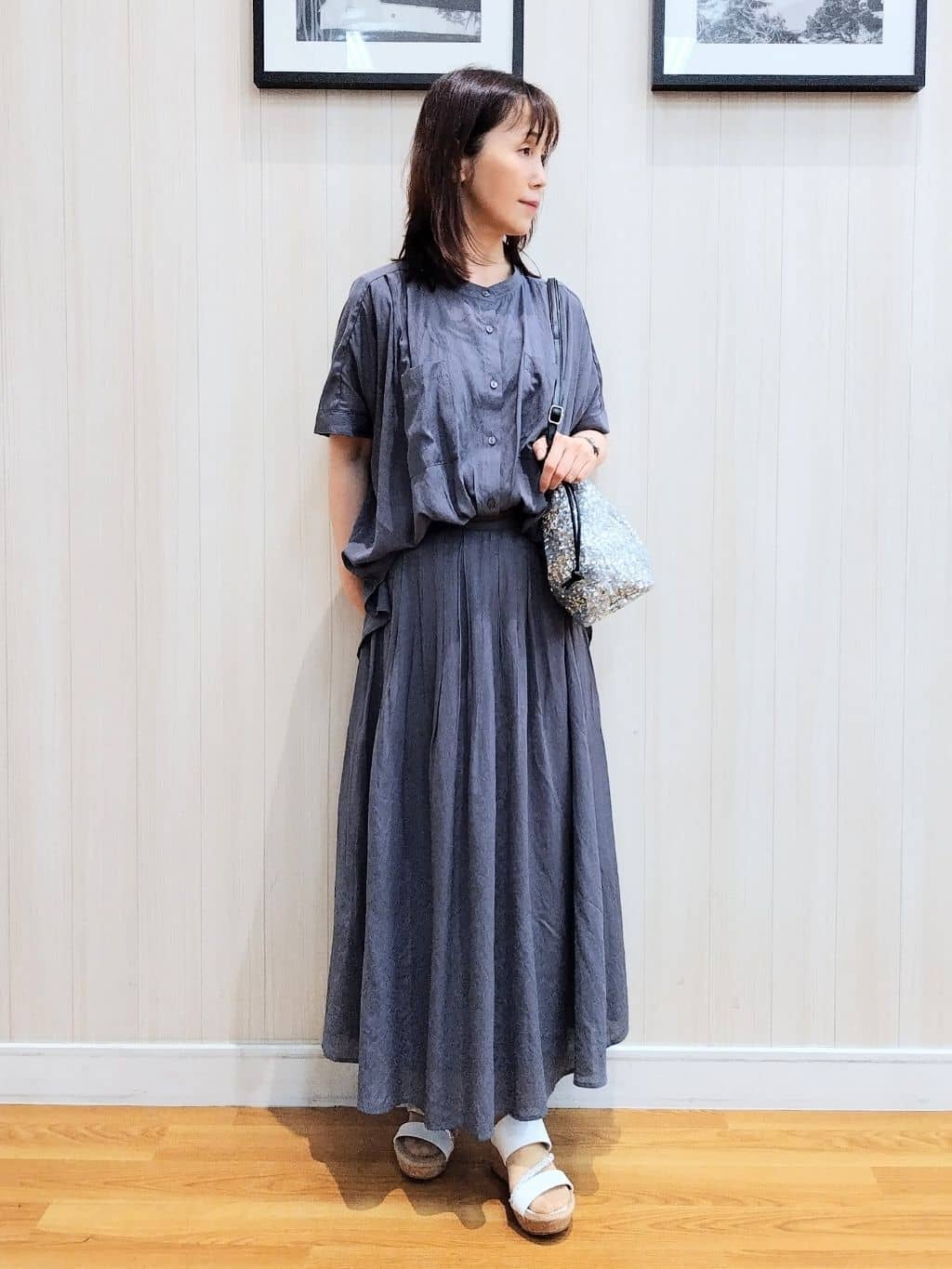 yseさんの「SHOO･LA･RUE｜◆キラキラループマガールサンダル」を使ったコーディネート